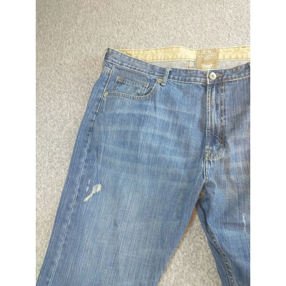 Wrangler Mens Straight Fit Jean 42x30 Medium Wash Blue Cotton 95CAWNN Distressed